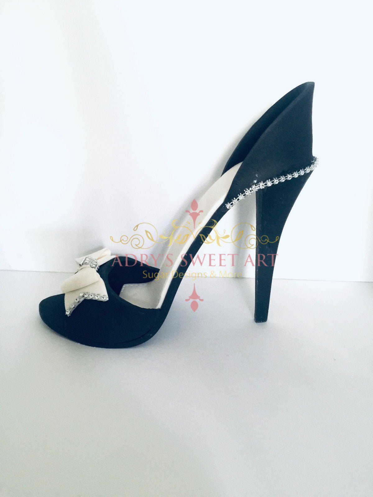 Black Bow High Heel Gum Paste Cake Topper - Adry’s Sweet Art