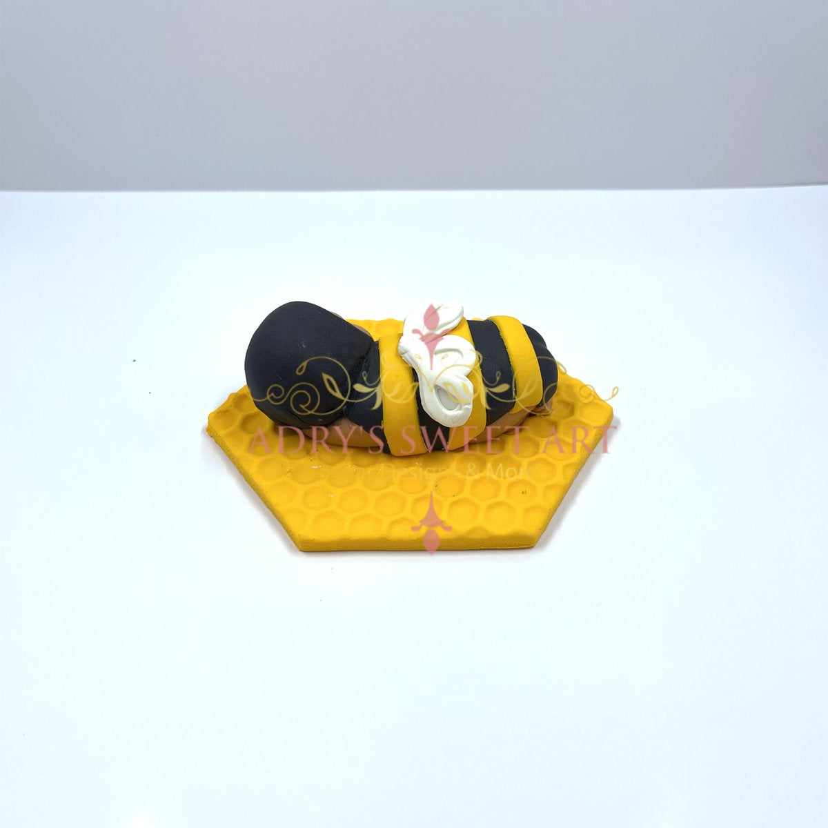 Gum Paste Baby Bee Cake Topper - Adry’s Sweet Art