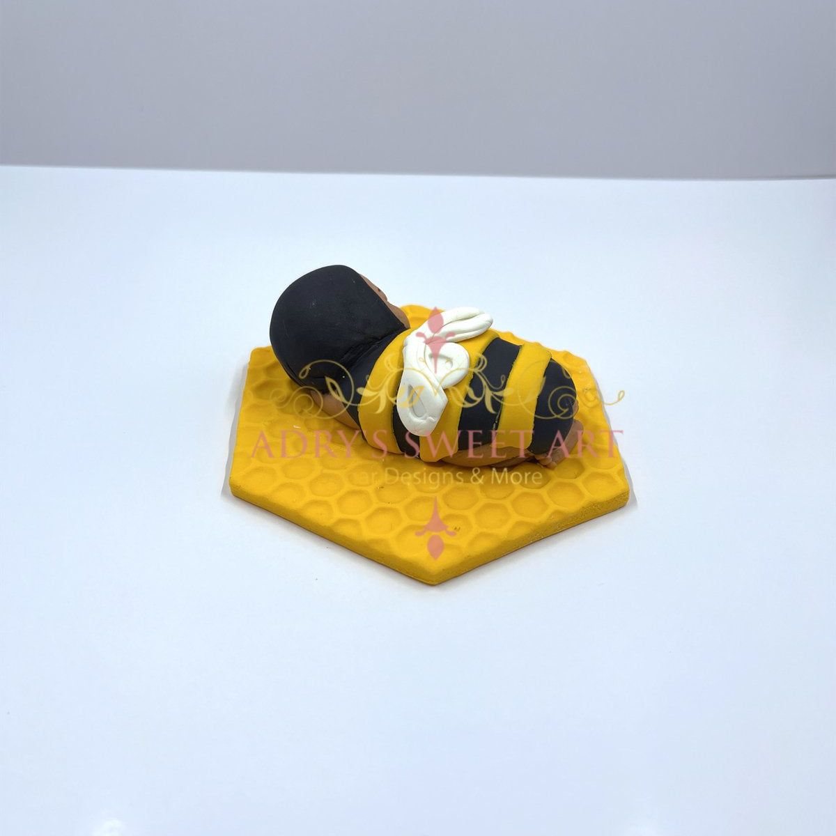 Gum Paste Baby Bee Cake Topper - Adry’s Sweet Art