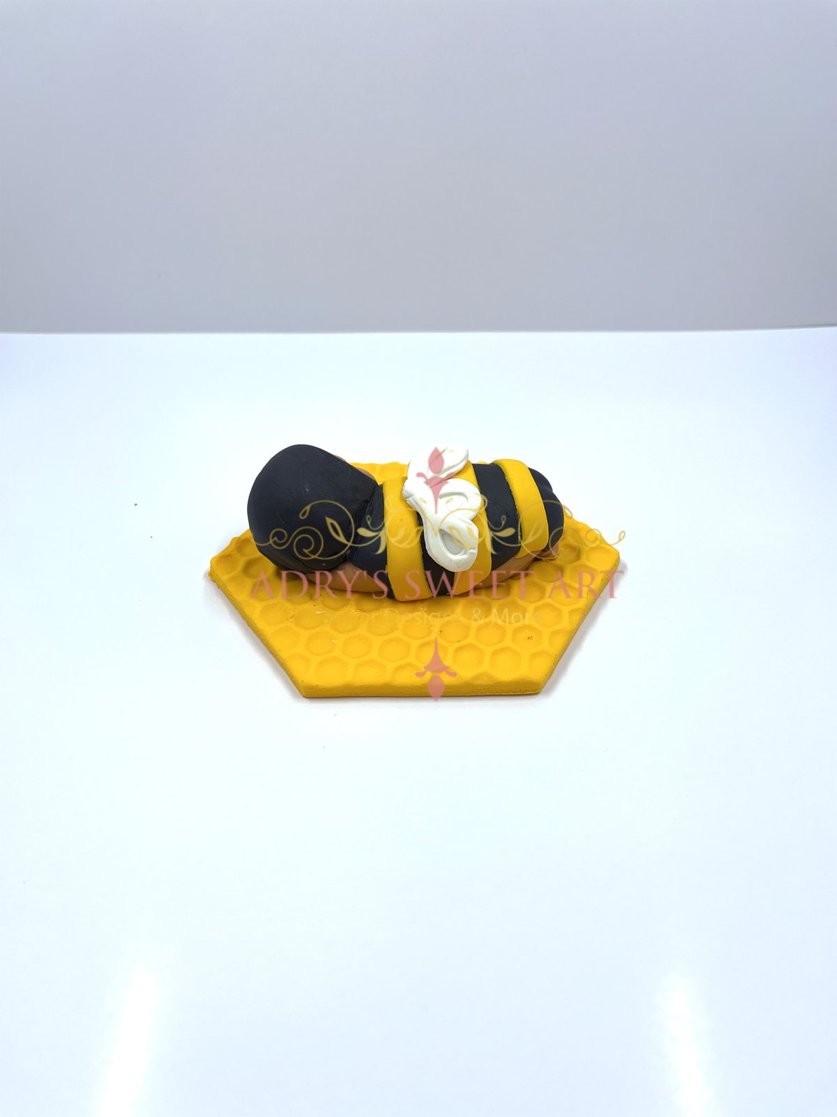 Gum Paste Baby Bee Cake Topper - Adry’s Sweet Art